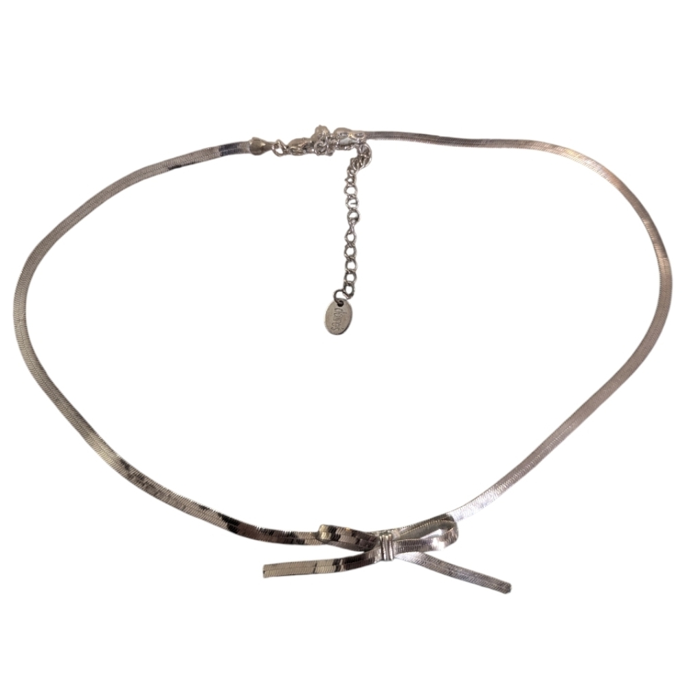 6/$15🎀 Claire's Elegant Silver Bow Choker Necklace 🎀